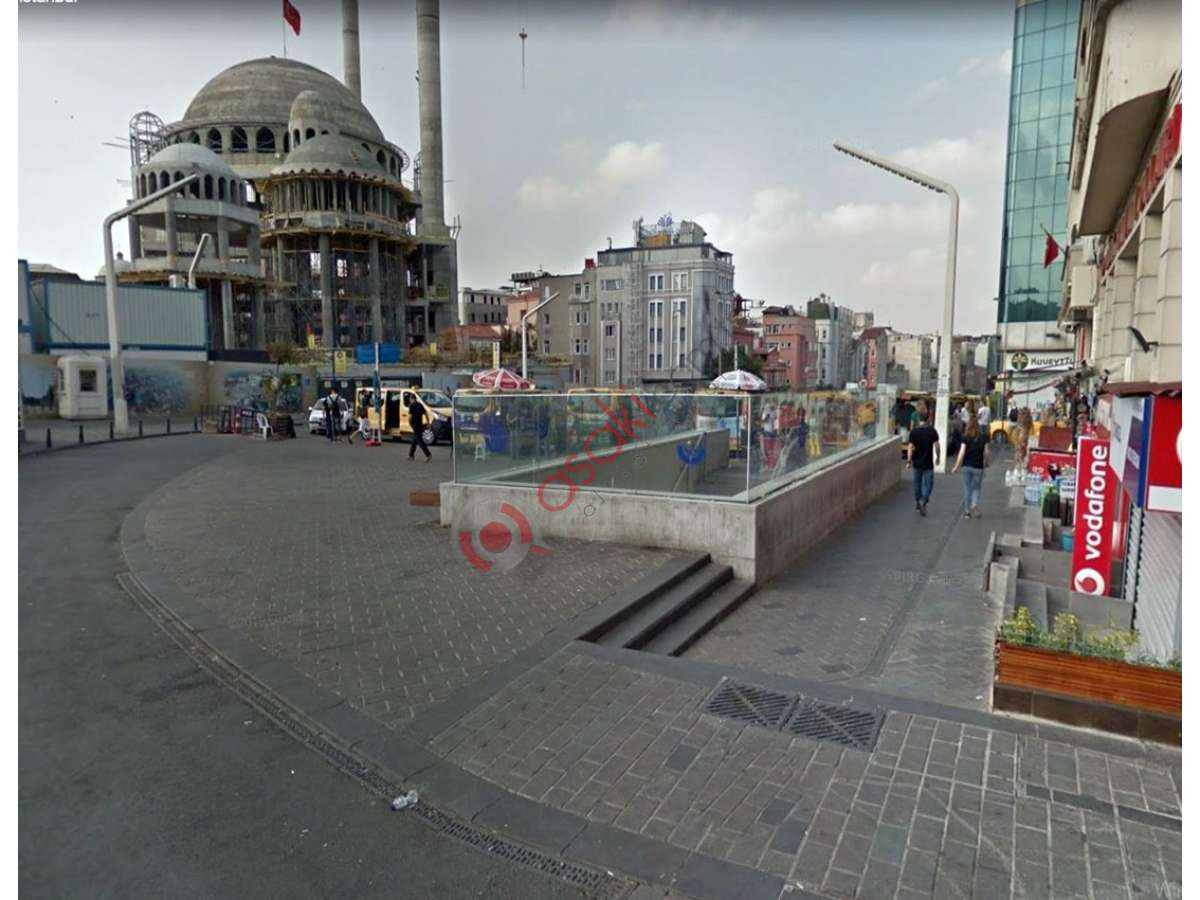 Taksim Meydan\'da Satılık Bina+ Arsa