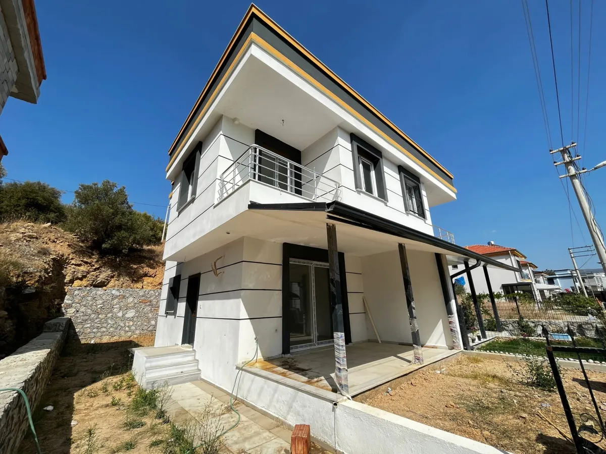 Doğanbey De Mustakil Köşe Villa Geniş Bahçeli Satılık 2+1 Villa