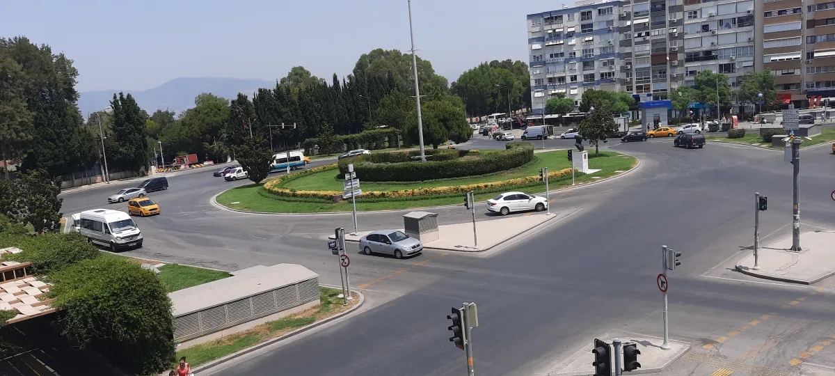 F.ALTAY MEYDANI, İSTİNYE AVM KARŞISINDA, TÜM MEYDANA HAKİM İŞYERİ