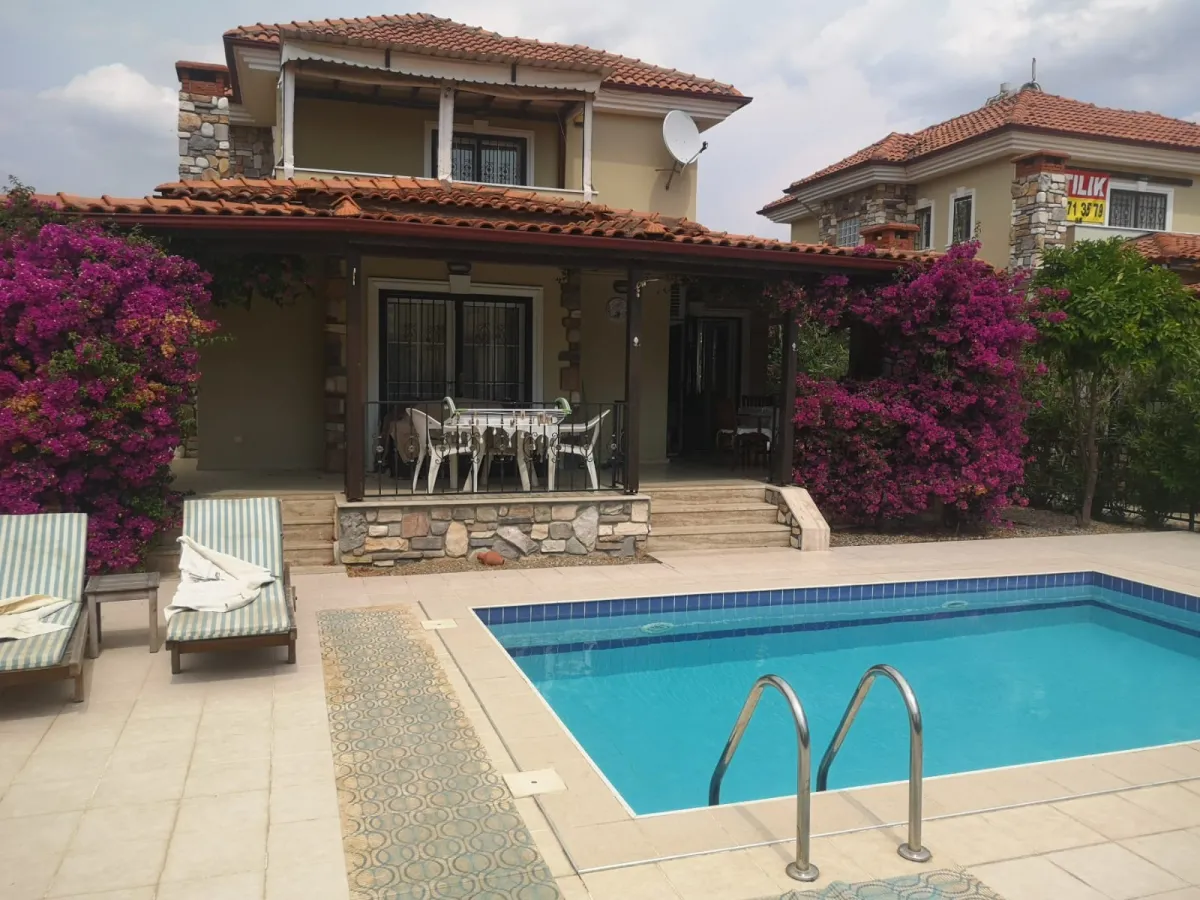 Dalaman Altıntas\'da Havuzlu Eşyalı Villa