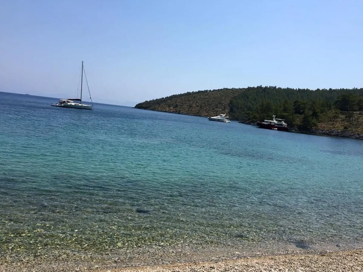 Bodruma yakın sitede tam müstakil büyük köşe bahçeli manzaralı