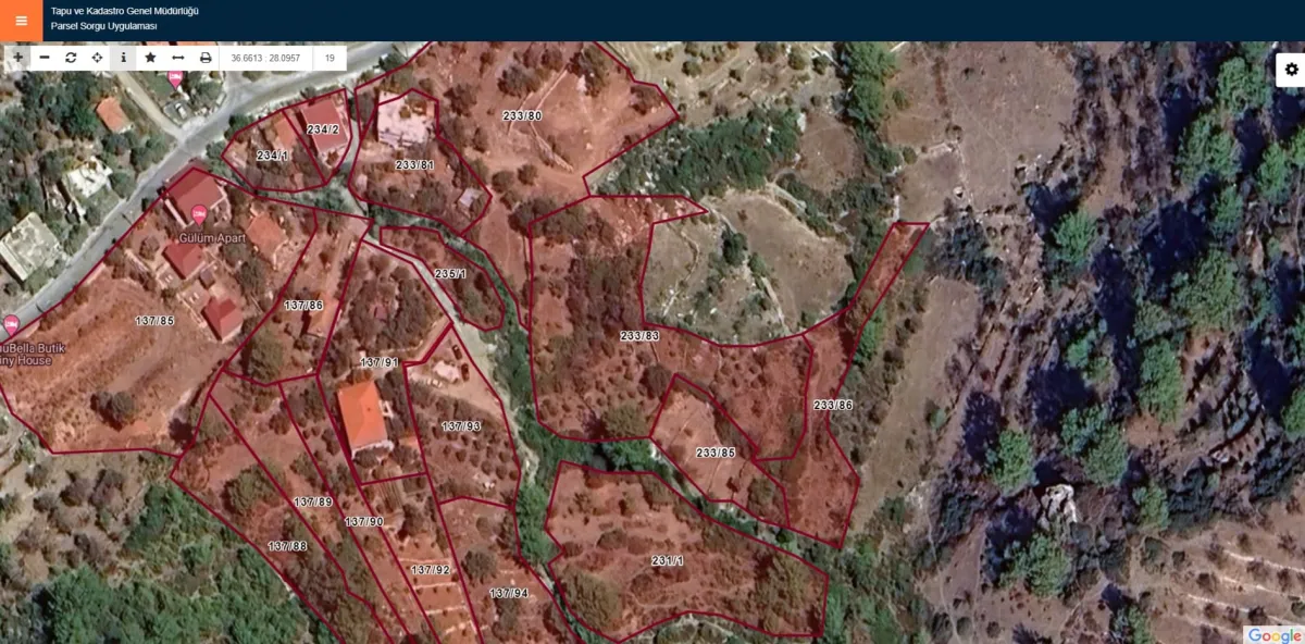 Muğla Marmaris Söğüt Köyünde 1062 m2 Satılık Tarla