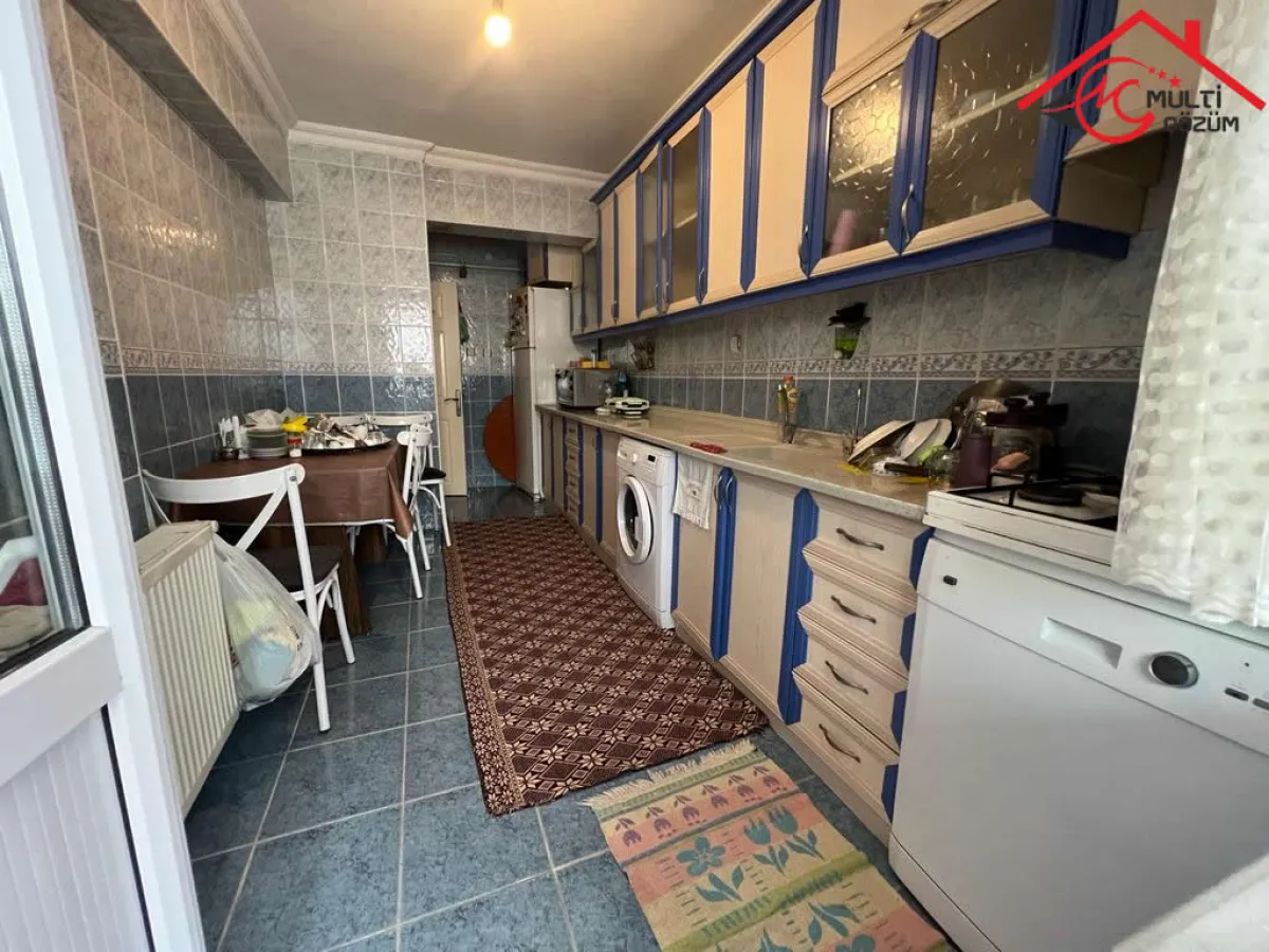 Yenibosna Hürriyet mahallesinde satılık 2+1 daire 13 yaşında - Büyük 12