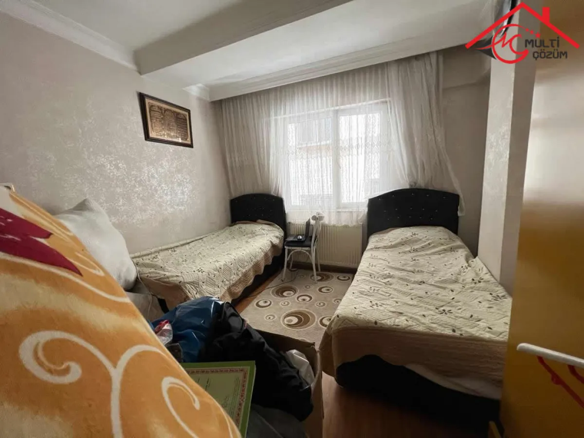 Yenibosna Hürriyet mahallesinde satılık 2+1 daire 13 yaşında - Büyük 14