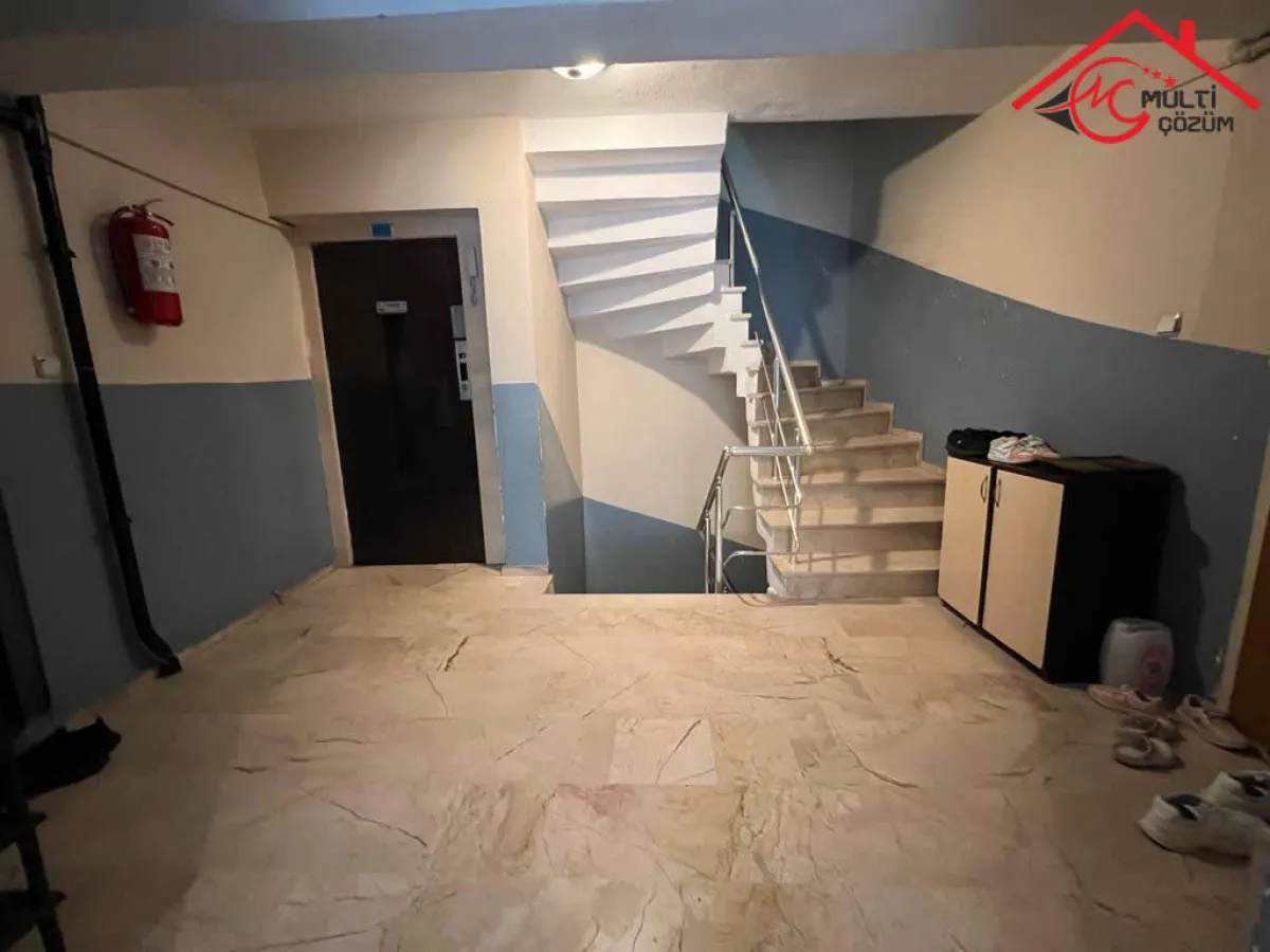 Yenibosna Hürriyet mahallesinde satılık 2+1 daire 13 yaşında - Büyük 21
