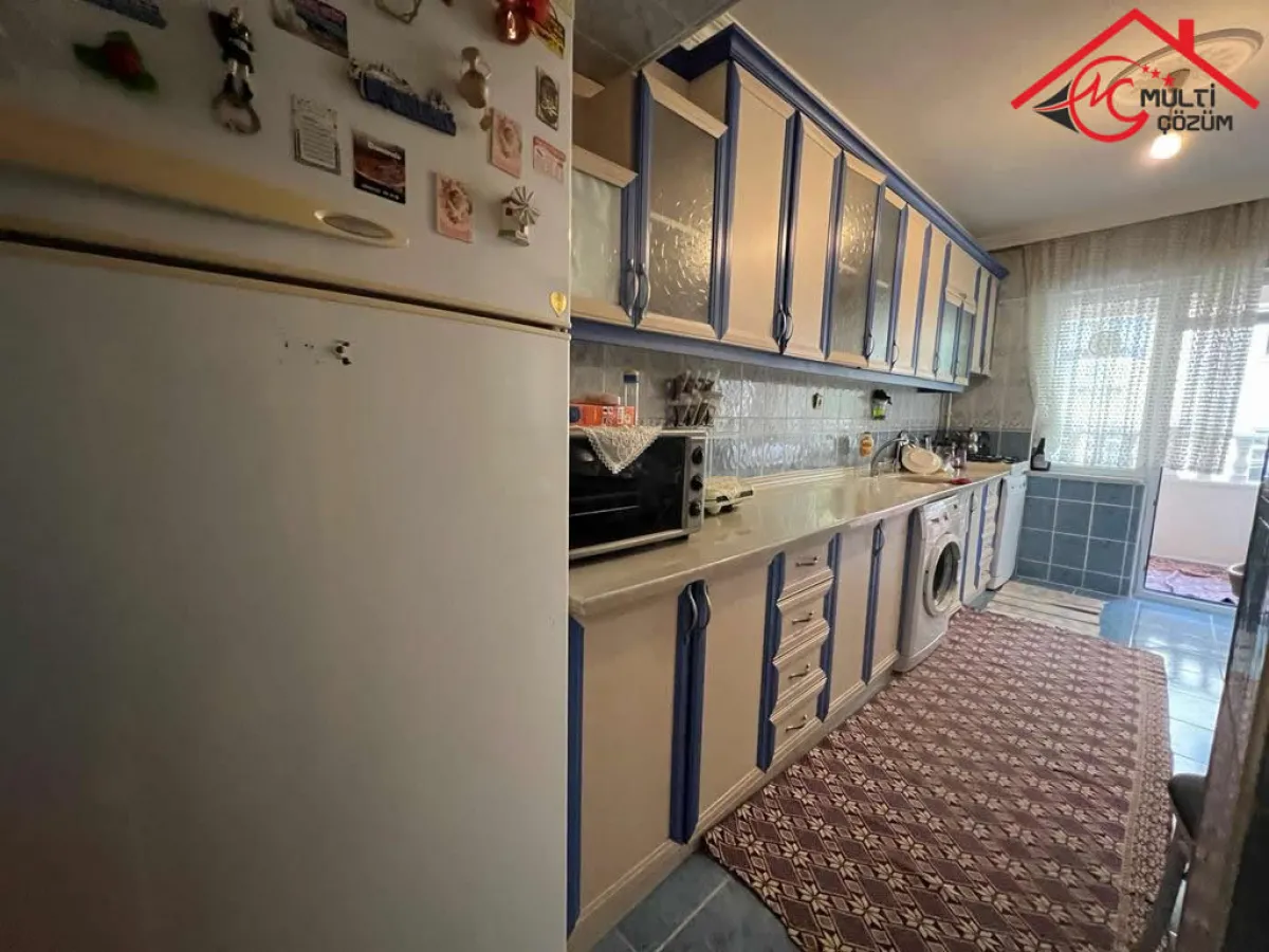 Yenibosna Hürriyet mahallesinde satılık 2+1 daire 13 yaşında - Büyük 9