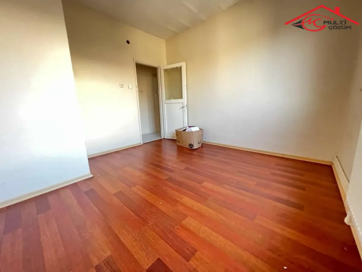 Yenibosna Çobançeşme mahallesinde 2+1 kiralık daire en üst kat - Büyük 13