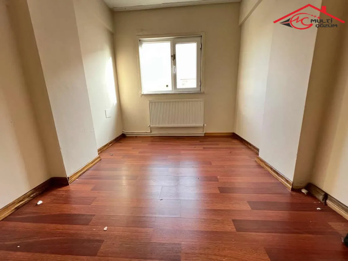 Yenibosna Çobançeşme mahallesinde 2+1 kiralık daire en üst kat - Büyük 6