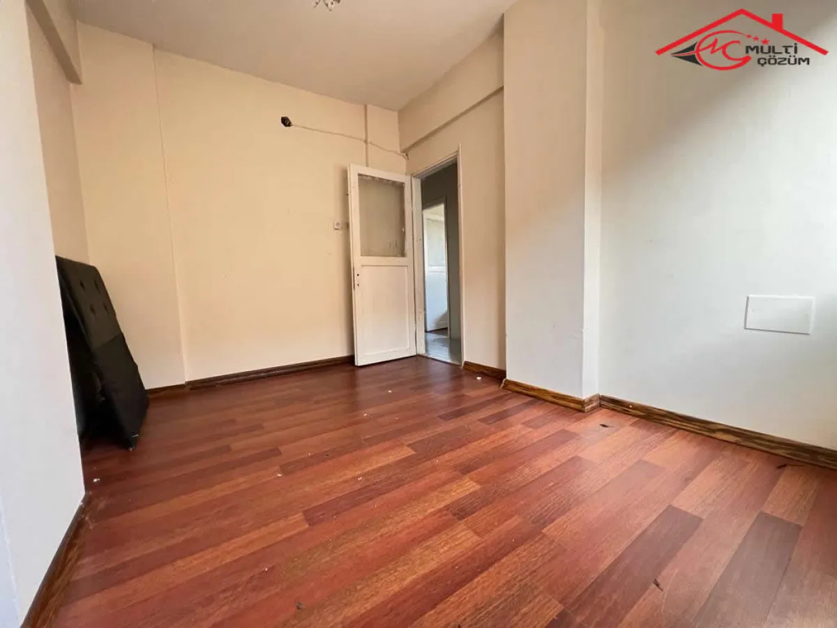 Yenibosna Çobançeşme mahallesinde 2+1 kiralık daire en üst kat - Büyük 7