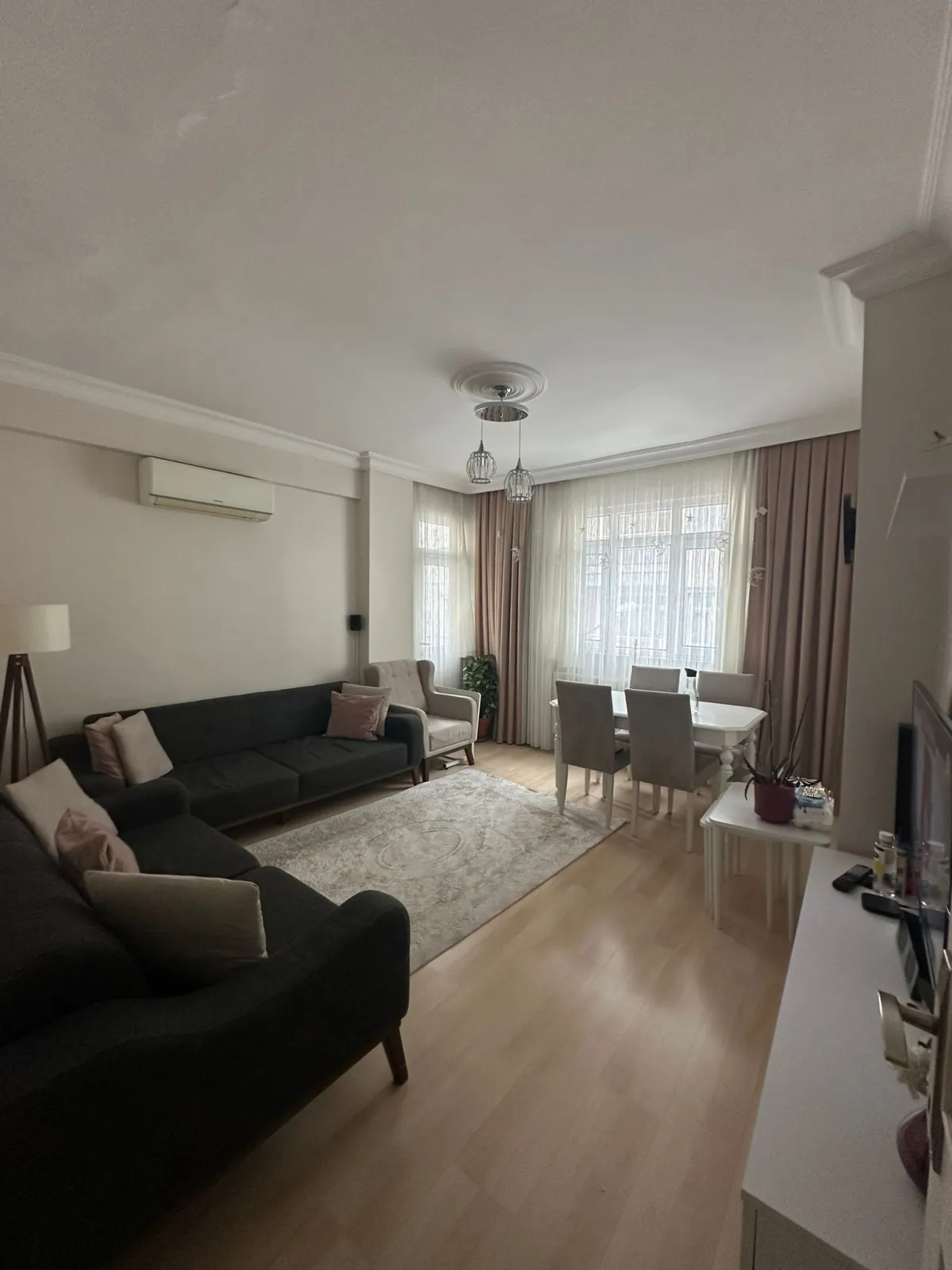 Yenibosna Fevzi Çakmak mahallesinde kiralık 2+1 ara kat daire