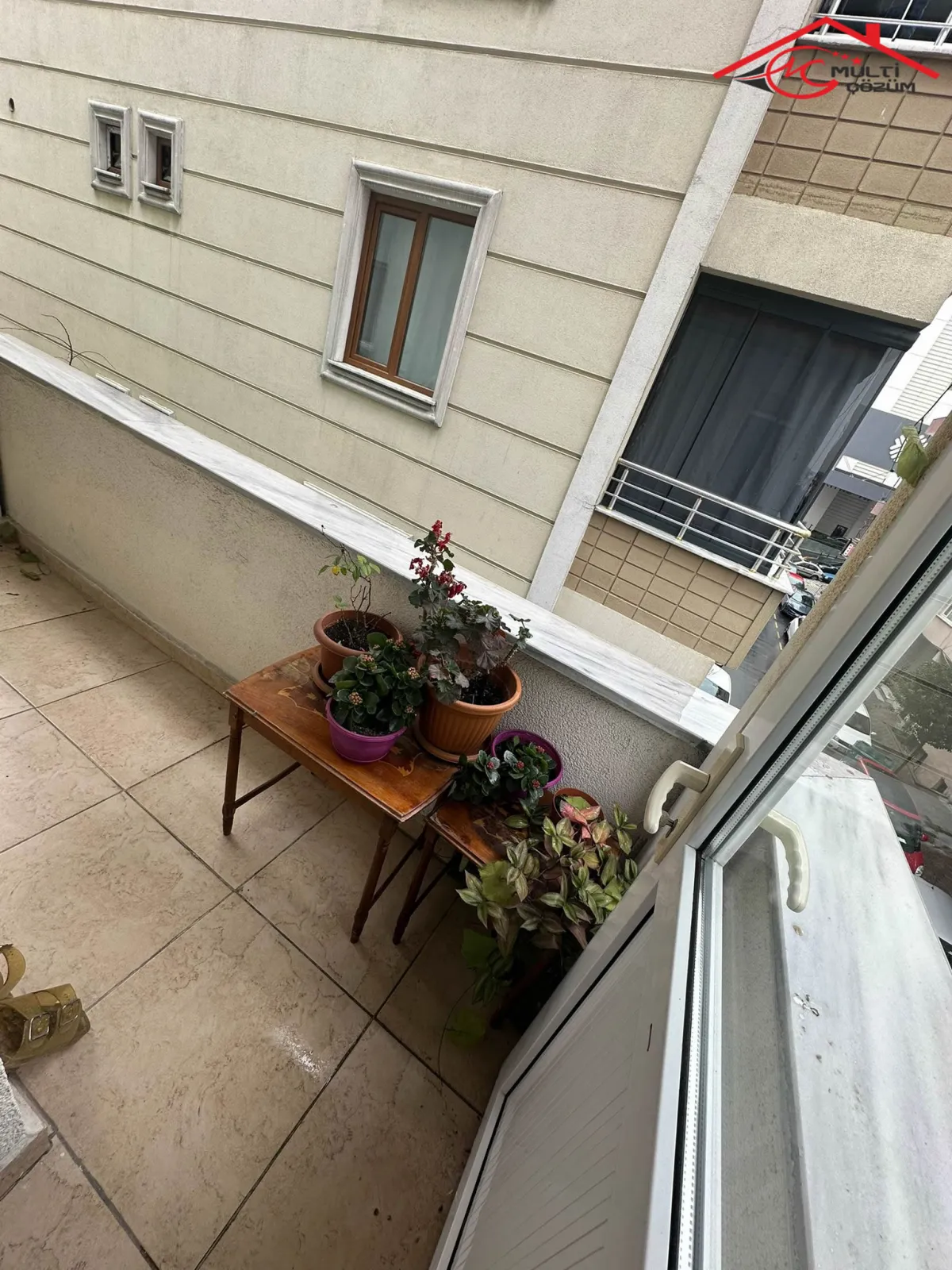 Yenibosna Fevzi Çakmak mahallesinde kiralık 2+1 ara kat daire - Büyük 1